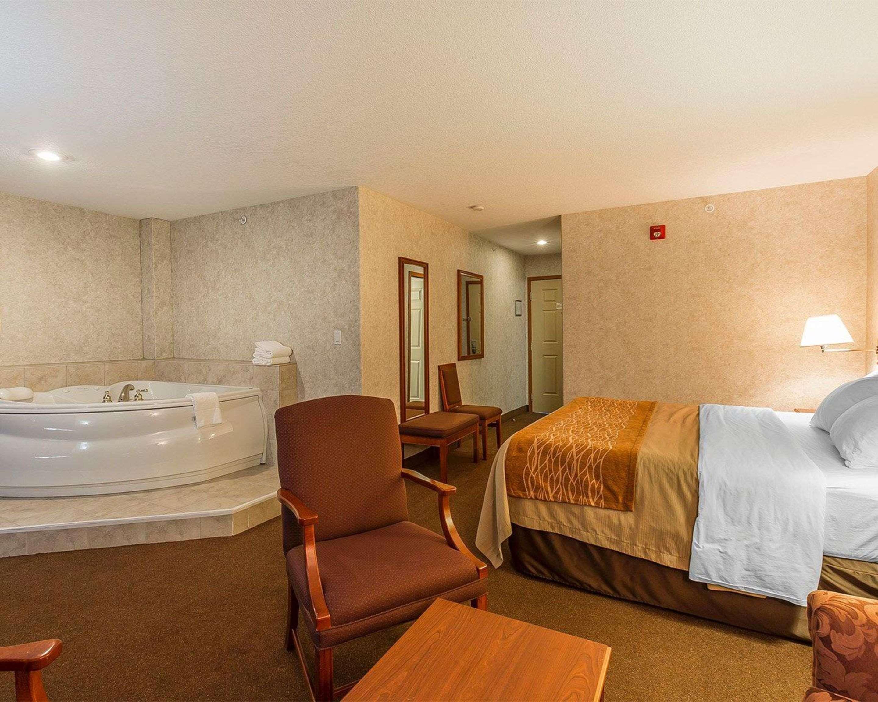Comfort Inn Летбридж Экстерьер фото